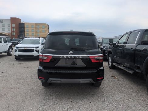 Used 2024 Nissan Armada SV image 6