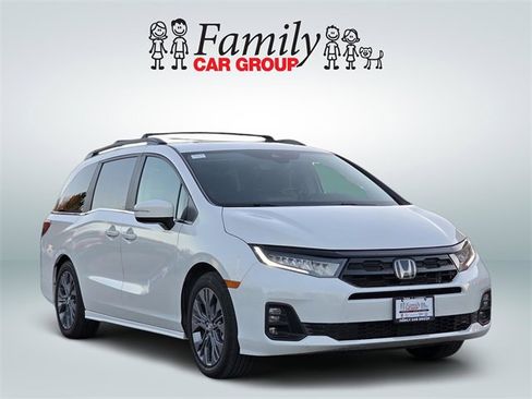 Used 2025 Honda Odyssey Touring image 2