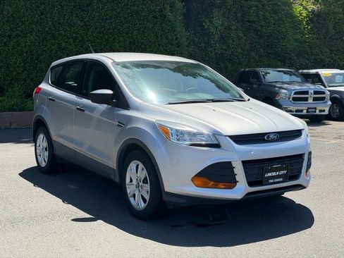 Used 2016 Ford Escape S FWD image 3