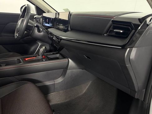 Used 2025 Nissan Kicks SR FWD image 29