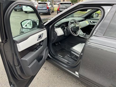 New 2026 Land Rover Range Rover Velar Dynamic SE image 10