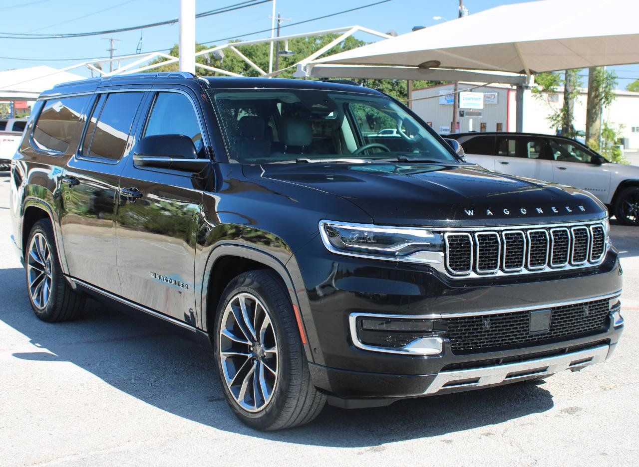 Used 2024 Jeep Wagoneer L Series III w/ Premium Group I AWD/4WD image 2