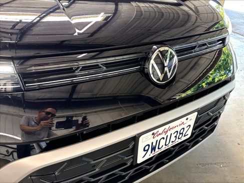 Used 2025 Volkswagen Taos SE w/ Panoramic Sunroof Package AWD/4WD image 36