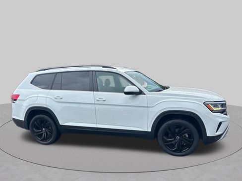 Used 2023 Volkswagen Atlas SE w/ Black Wheel Package FWD image 2