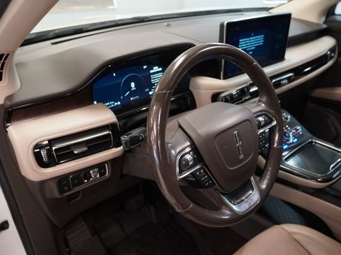 Used 2022 Lincoln Nautilus Reserve AWD/4WD image 6