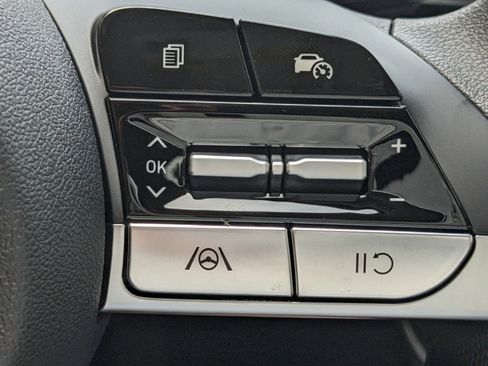 Certified 2025 Hyundai Elantra Sport image 23