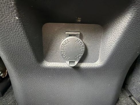 Used 2022 Toyota RAV4 LE AWD/4WD image 18