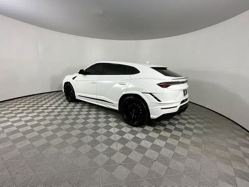 Used 2023 Lamborghini Urus S image 3
