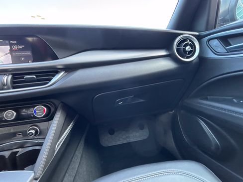 Used 2022 Alfa Romeo Stelvio Veloce AWD/4WD image 32