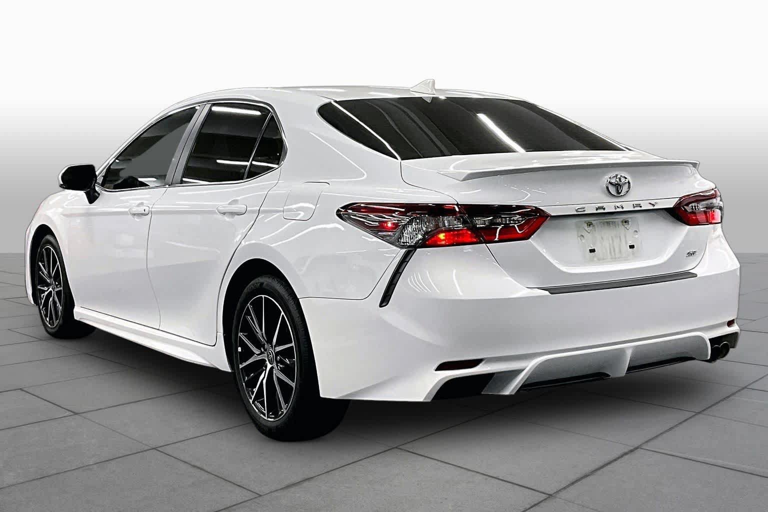 Used 2024 Toyota Camry SE FWD image 11