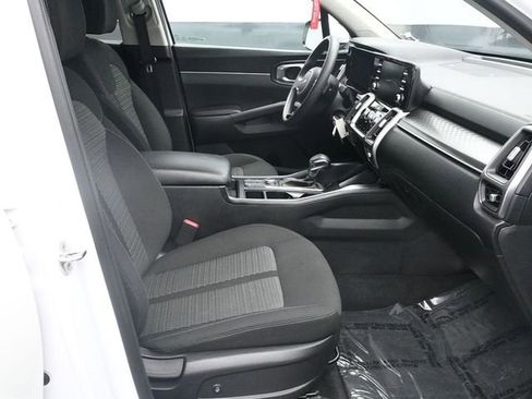 Used 2022 Kia Sorento LX image 9