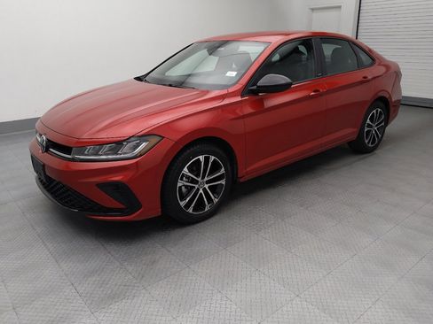 Used 2025 Volkswagen Jetta Sport FWD image 2
