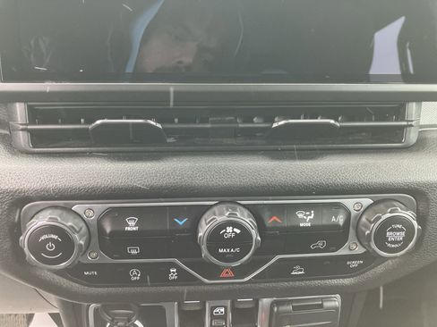 Used 2024 Jeep Wrangler Sport S image 26