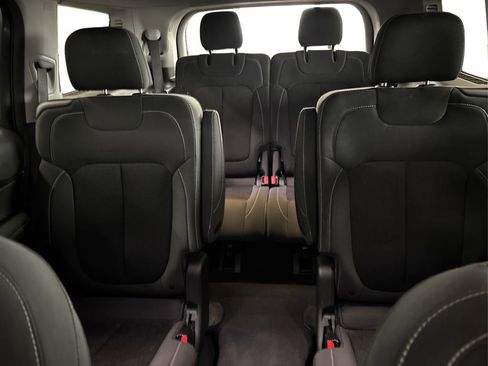 Used 2023 Jeep Grand Cherokee L Laredo image 19