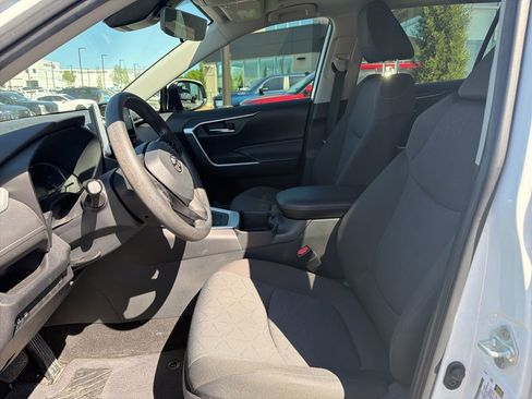 Used 2023 Toyota RAV4 XLE w/ Convenience Package image 11