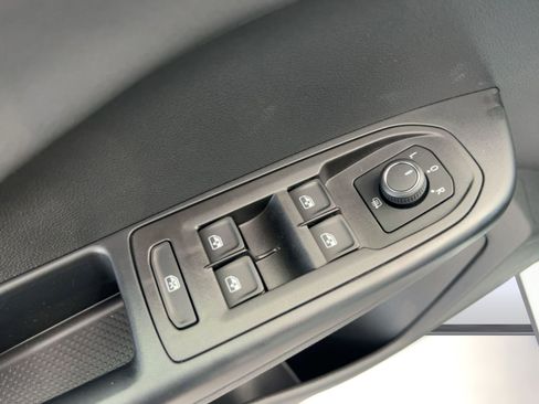 New 2026 Volkswagen Taos SE image 13