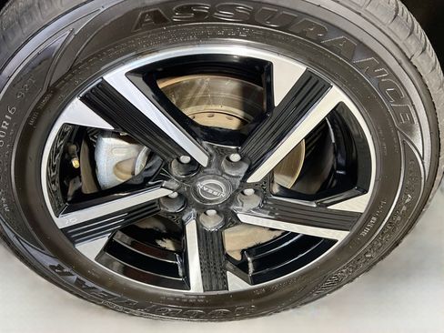 Used 2025 Nissan Sentra SV FWD image 14