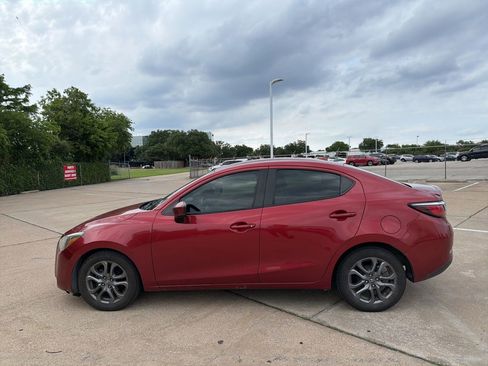 Used 2019 Toyota Yaris LE FWD image 8