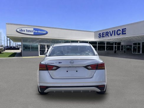 Used 2025 Nissan Altima 2.5 S FWD image 7