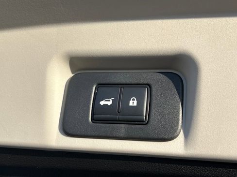 Used 2023 Nissan Ariya image 17