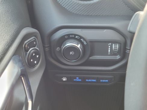 Used 2025 Jeep Wrangler Unlimited Rubicon 4xe w/ Convenience Group image 10