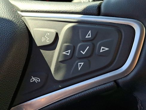 Used 2023 Chevrolet Equinox LT image 23