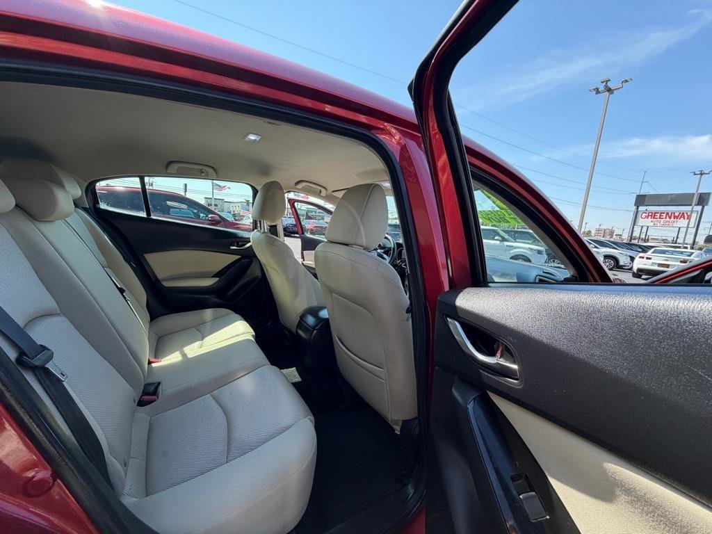 Used 2018 MAZDA MAZDA3 Sport FWD image 17