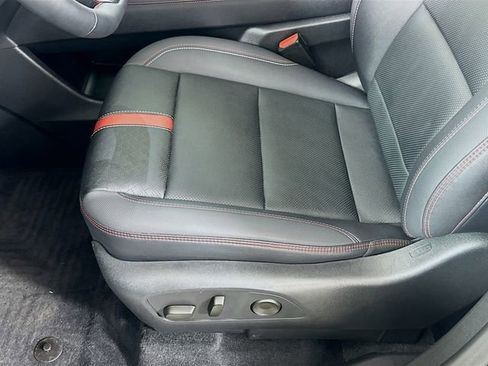 Used 2024 Chevrolet Traverse RS image 19