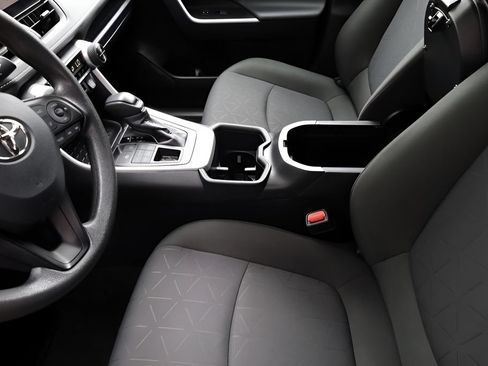 Certified 2025 Toyota RAV4 XLE AWD/4WD image 38