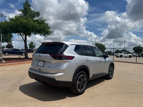 Certified 2025 Nissan Rogue SV AWD/4WD image 6