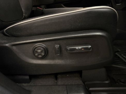 Used 2025 Honda Odyssey Touring image 16