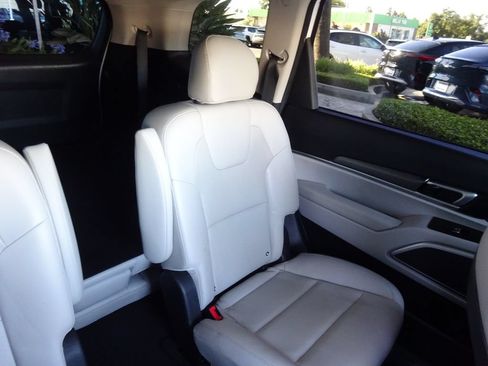 Used 2022 Kia Telluride S FWD image 17