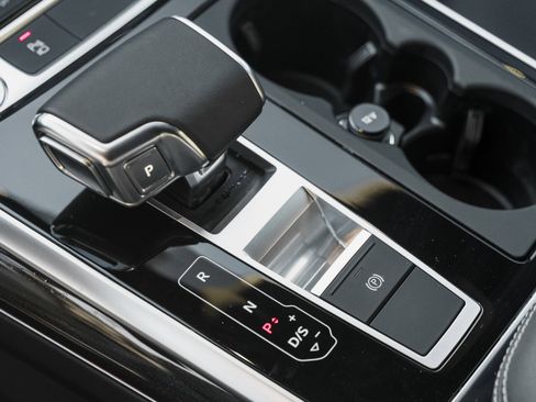 Certified 2025 Audi Q7 2.0T Premium w/ Convenience Plus Package image 11