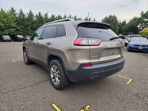 Used 2019 Jeep Cherokee Latitude Plus AWD/4WD image 5