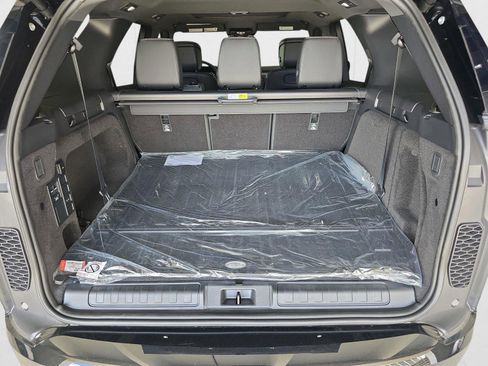New 2025 Land Rover Discovery Dynamic SE AWD/4WD image 12