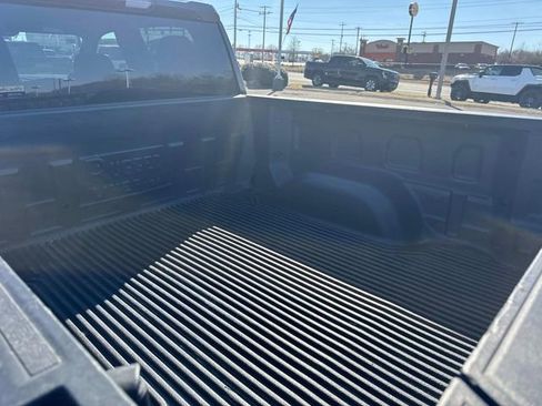 Certified 2025 GMC Sierra 1500 SLT image 13