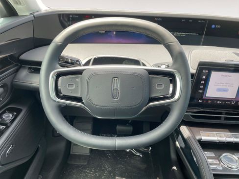 New 2026 Lincoln Nautilus Reserve w/ Jet Appearance Package AWD/4WD image 12