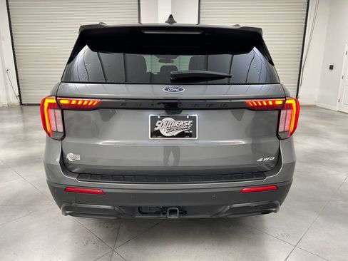 Used 2025 Ford Explorer ST-Line w/ ST-Line Street Pack AWD/4WD image 8
