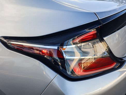 Used 2018 Chevrolet Volt LT w/ Comfort Package image 24