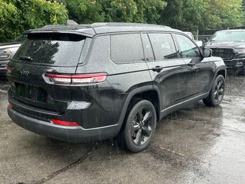 Used 2023 Jeep Grand Cherokee L Laredo AWD/4WD image 7