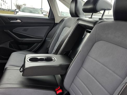 Used 2025 Volkswagen Jetta SE image 35