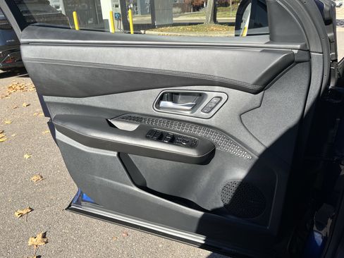 Used 2023 Nissan Ariya AWD image 13