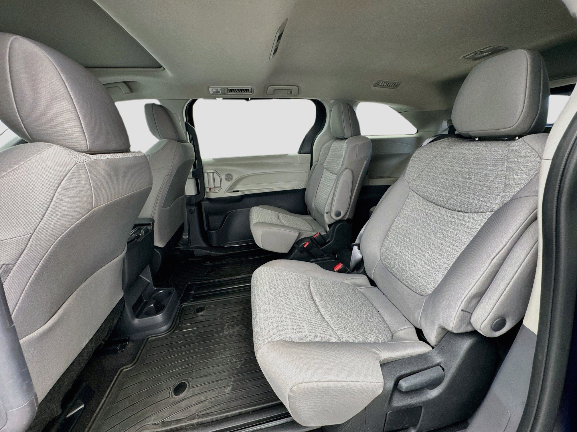 Used 2023 Toyota Sienna LE w/ LE Plus Package AWD/4WD image 16