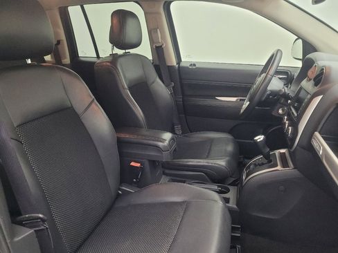 Used 2014 Jeep Compass Latitude w/ Sun/Sound Group FWD image 21