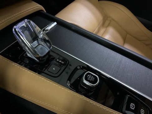 Certified 2024 Volvo XC90 T8 Ultimate w/ Protection Package Premier AWD/4WD image 17