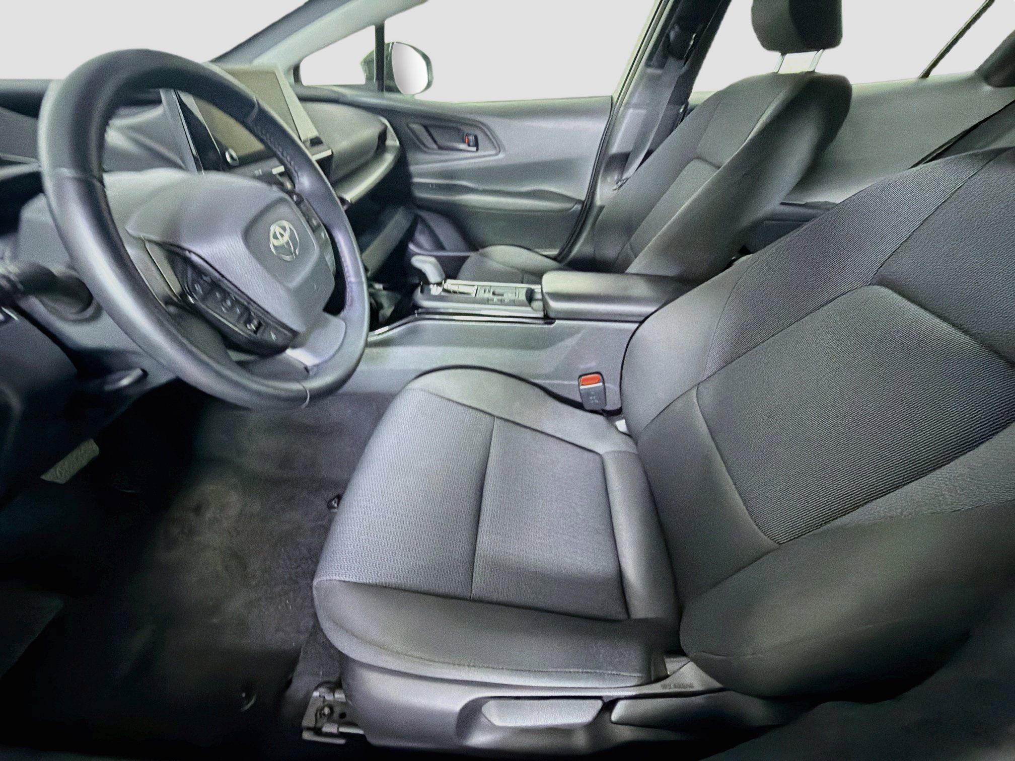 Used 2025 Toyota Prius LE FWD image 13
