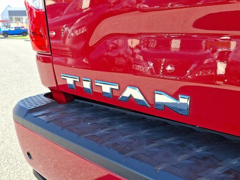 Used 2020 Nissan Titan SV w/ SV Convenience Package image 32