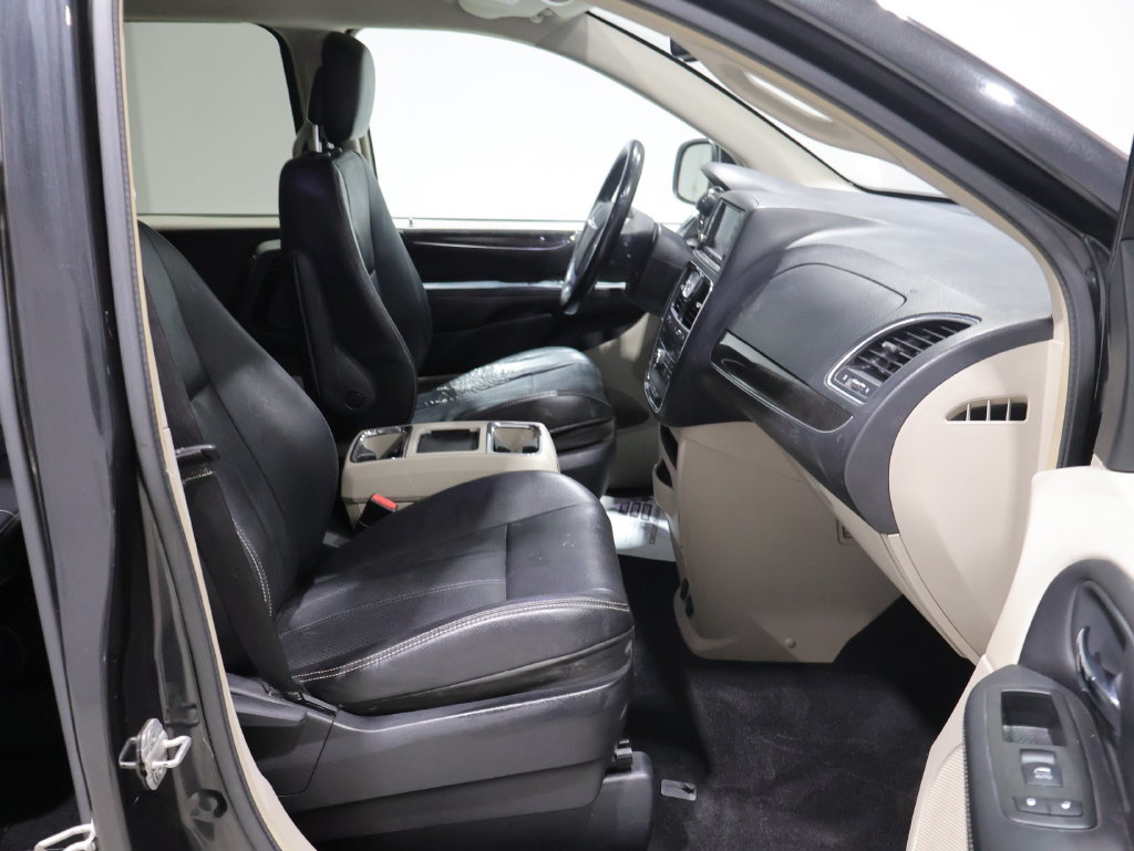 Used 2012 Chrysler Town & Country Touring w/ Entertainment Group #1 FWD image 20