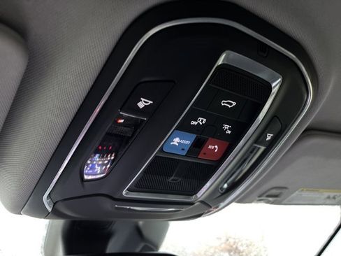 Used 2022 Jeep Grand Cherokee Limited image 38