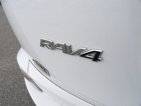 Used 2018 Toyota RAV4 SE w/ Power Extra Value Package AWD/4WD image 12